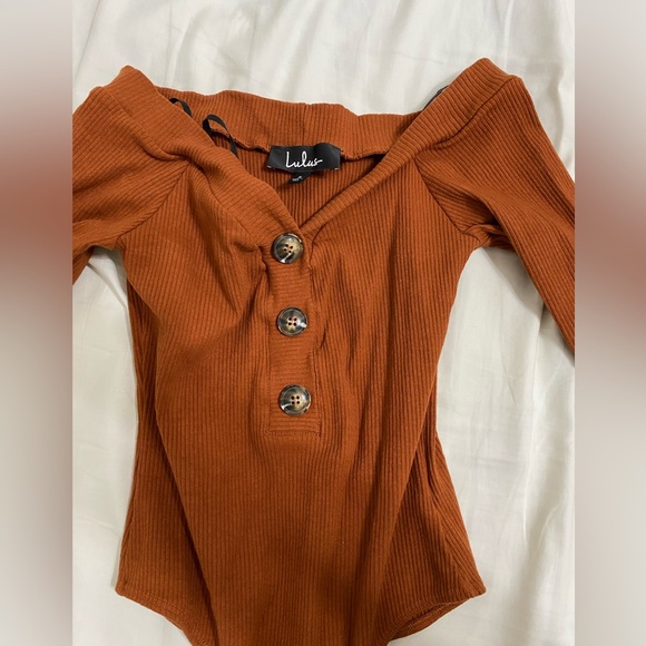 LULUS - Rust Brown Ribbed Long Sleeve Off-the-Shoulder Bodysuit - size small - Picture 3 of 3